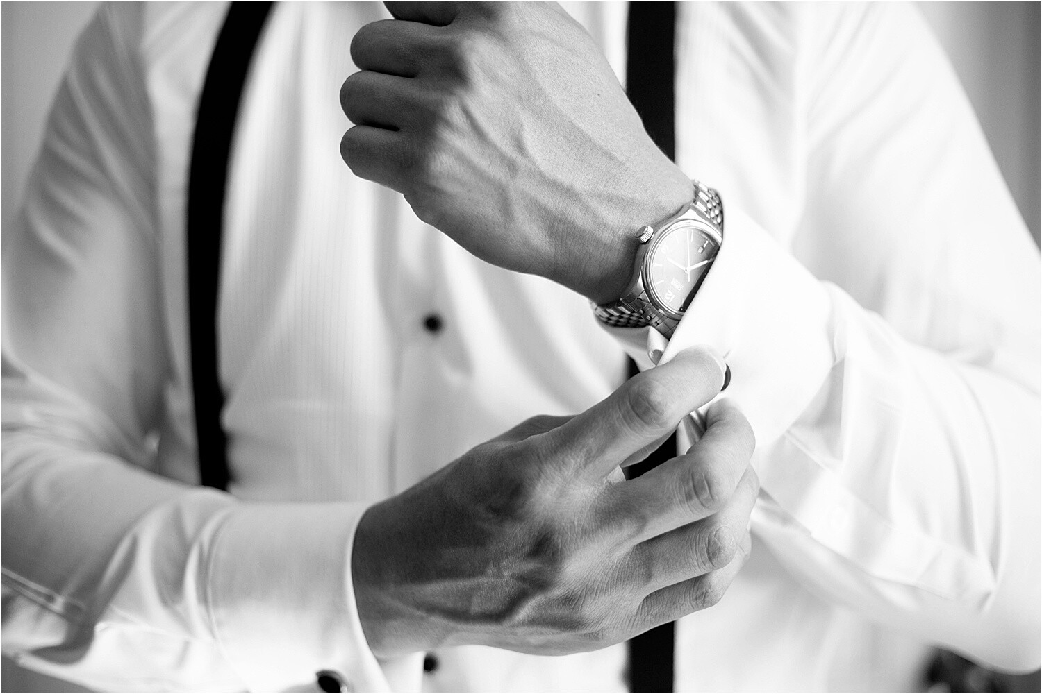 How to Pose Grooms and Groomsmen Effectively